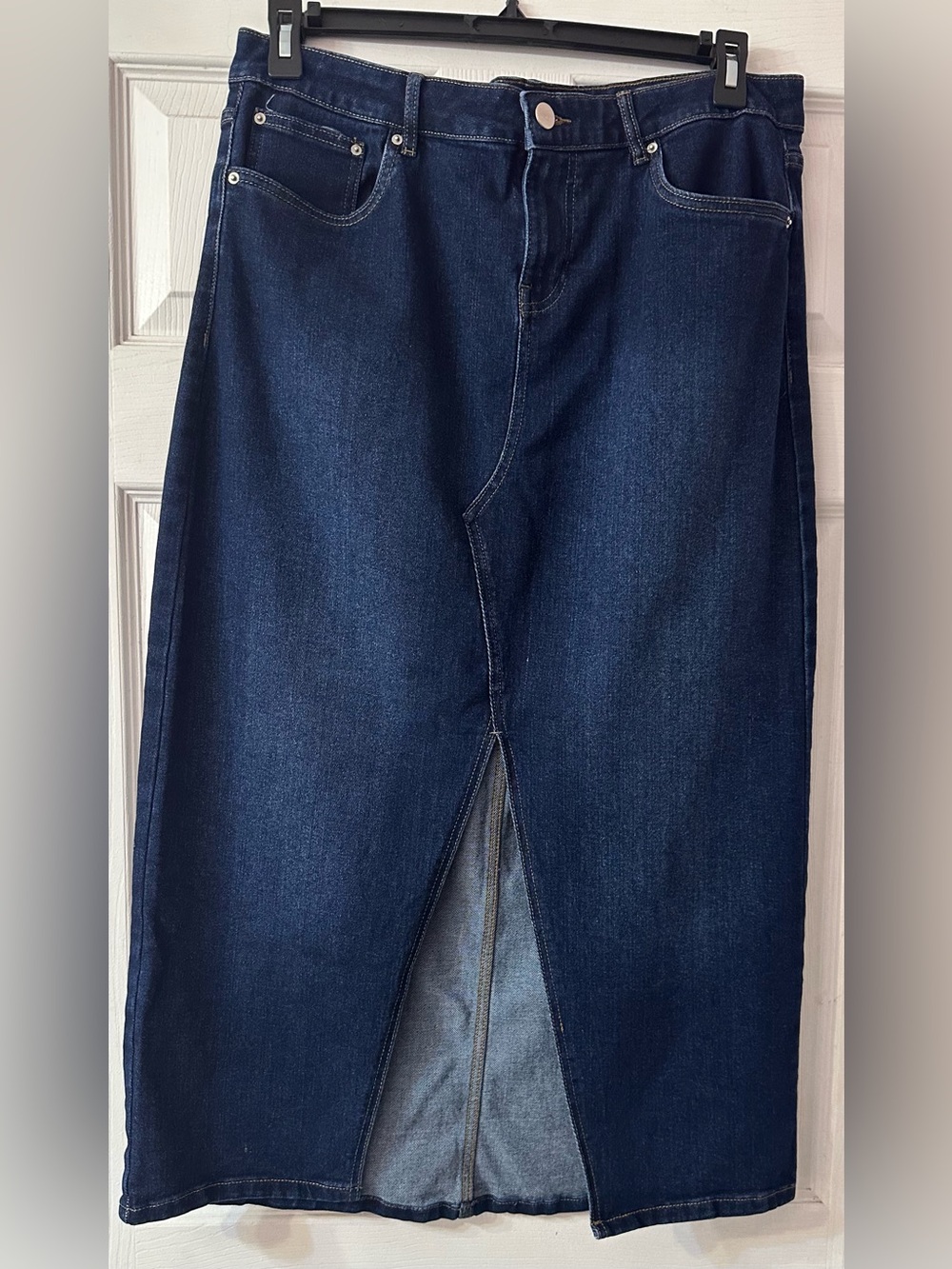 Baccini Denim Maxi Skirt Size 12 Dark Wash Front Slit Stretch Y2K Long Jean